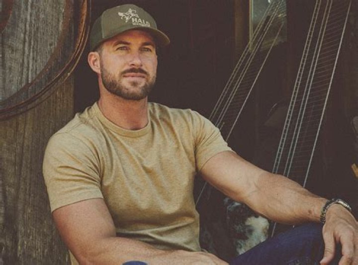 Riley Green (Country Singer) - Age, Birthday, Bio, Facts, Family, Net Worth, Height & More