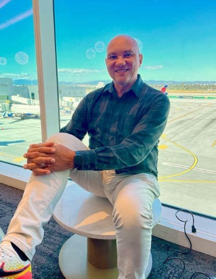 Robert Dobbs (Pop Singer) - Age, Birthday, Bio, Facts, Family, Net Worth, Height & More