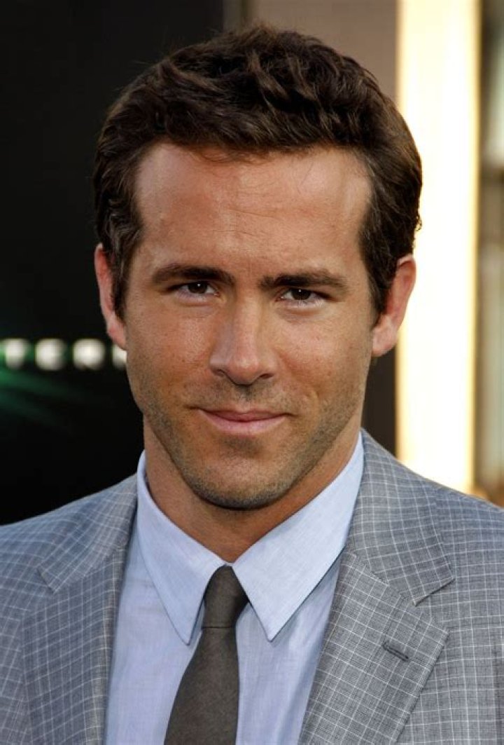 How tall is Ryan Reynolds