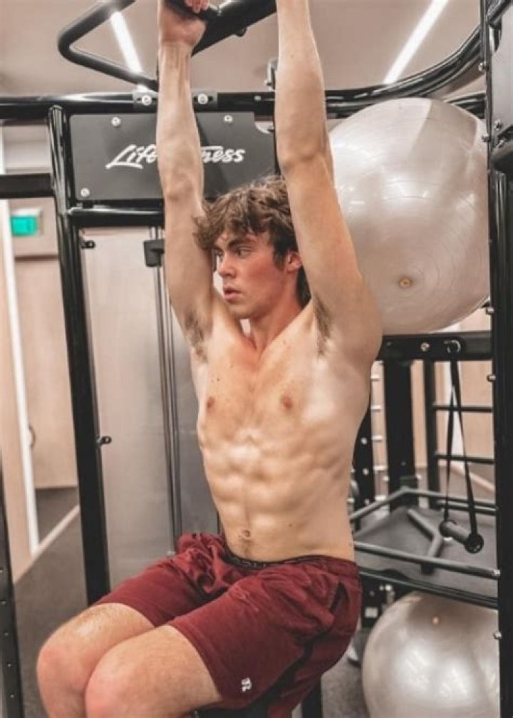 Sam Champion Height, Weight, Net Worth, Age, Birthday, Wikipedia, Who, Nationality, Biography