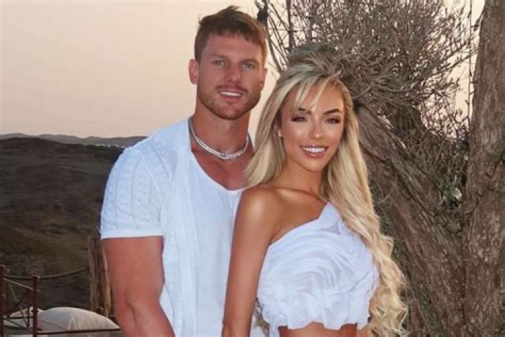 Sam Logan (Instagram Star) - Age, Birthday, Bio, Facts, Family, Net Worth, Height & More