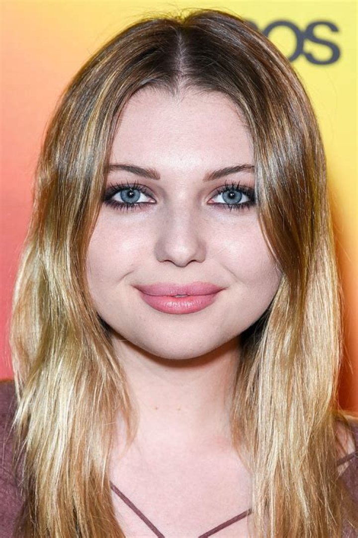 Sammi Hanratty (TV Actress) - Age, Birthday, Bio, Facts, Family, Net Worth, Height & More