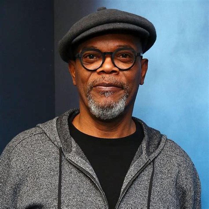How tall is Samuel L Jackson