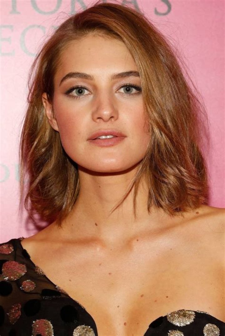 Sanne Vloet (Model) - Age, Birthday, Bio, Facts, Family, Net Worth, Height & More