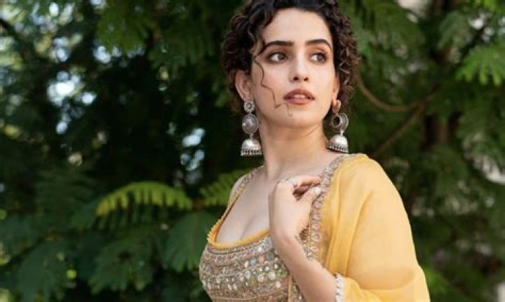 Sanya Malhotra Weight, Net Worth, Age, Birthday, Wikipedia, Who, Instagram, Biography