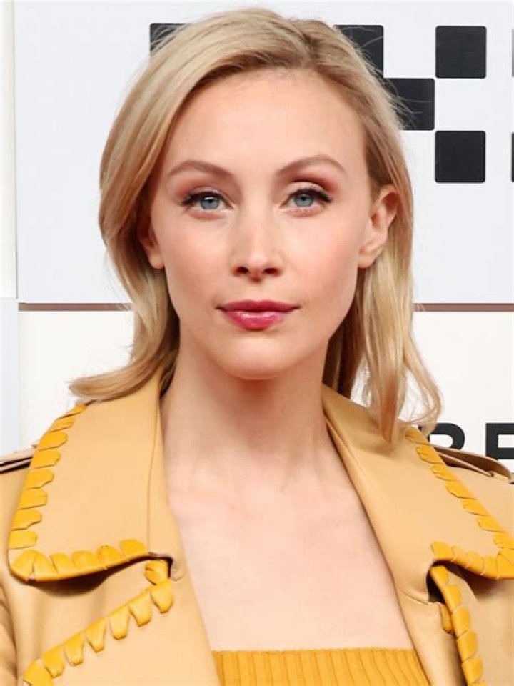 Sarah Gadon Biography, Age, Height, Husband, Net Worth, Family