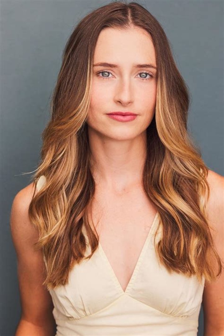 Sarah Hoffmeister – Celebsgraphy