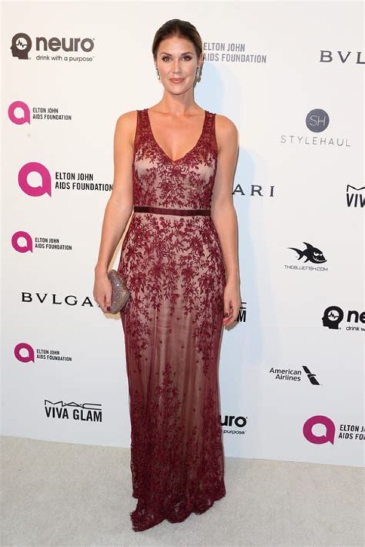 Sarah Lancaster Height, Weight, Net Worth, Age, Birthday, Wikipedia, Who, Nationality, Biography