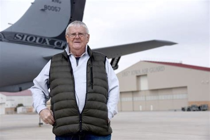 Scott Devine (YouTube Star) - Age, Birthday, Bio, Facts, Family, Net Worth, Height & More