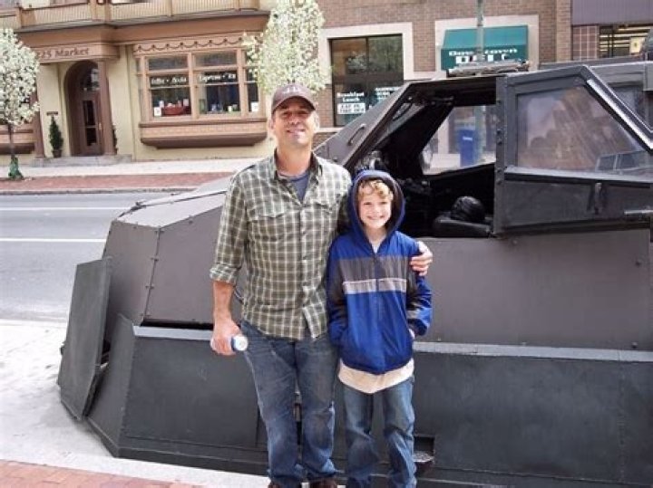 Sean Casey Biography, Age, Height, Wife, Net Worth, Family