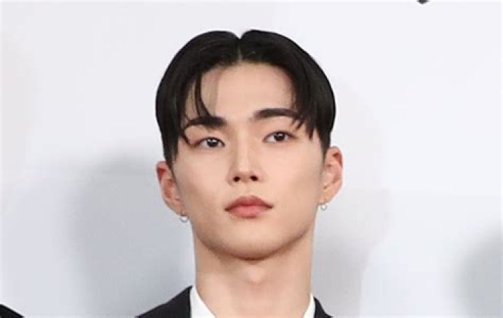 Seunghan (RIIZE) Biodata, Wiki, Age, Height, Girlfriend, Parents, Nationality & More