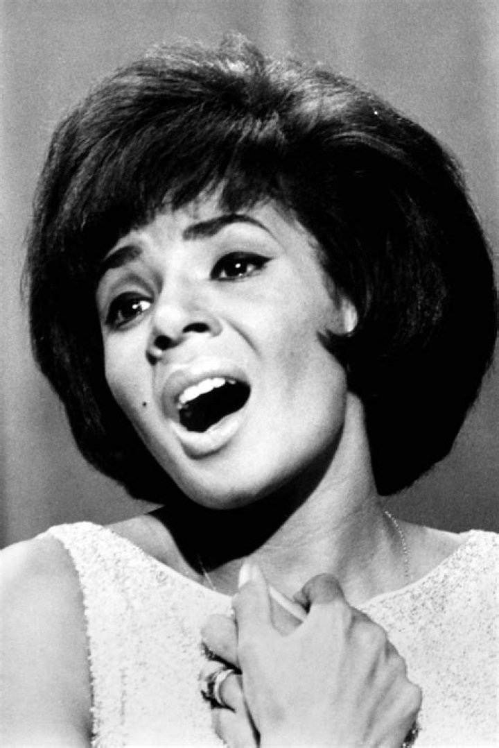 Shirley Bassey (Jazz Singer) - Age, Birthday, Bio, Facts, Family, Net Worth, Height & More