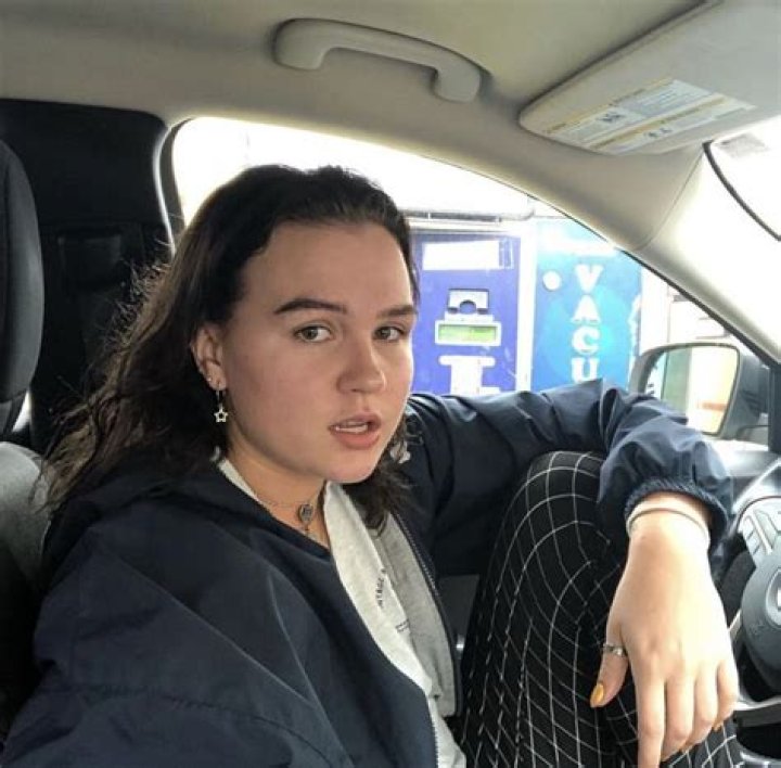 Sidney Lavin (YouTube Star) - Age, Birthday, Bio, Facts, Family, Net Worth, Height & More