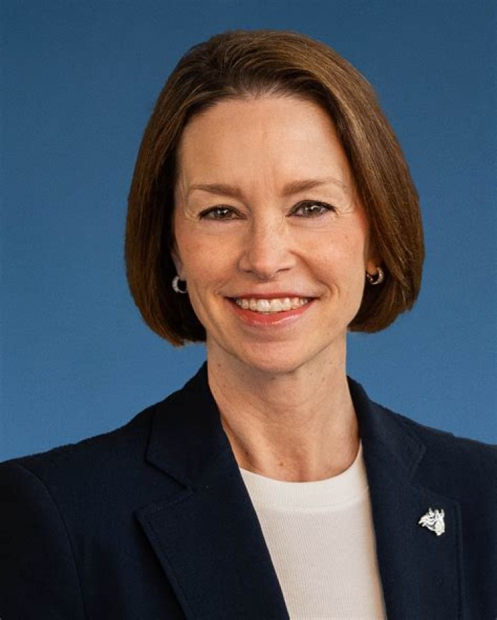 Stephanie Herseth Sandlin Biography, Age, Height, Husband, Net Worth, Family