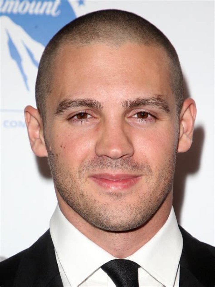 How tall is Steven R. McQueen