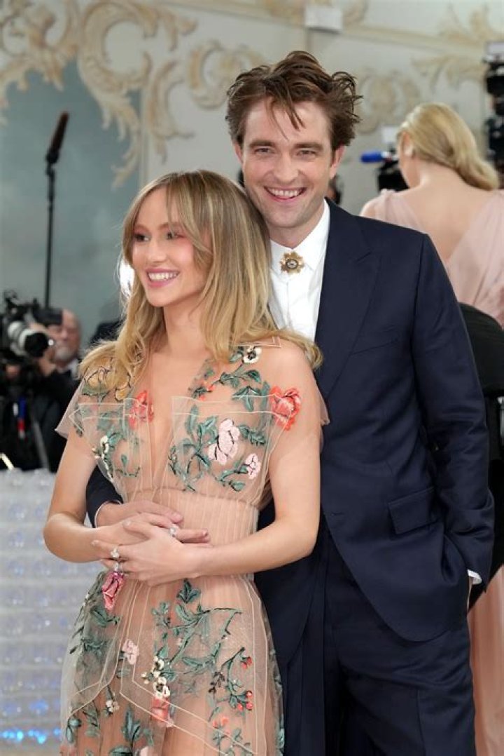 Suki Waterhouse Biography, Age, Height, Husband, Net Worth, Family