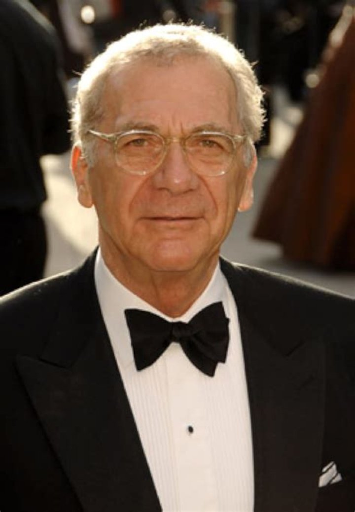 Sydney Pollack (Director) - Age, Birthday, Bio, Facts, Family, Net Worth, Height & More