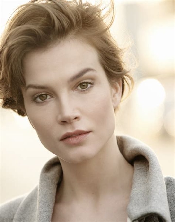 Sylvia Hoeks – Celebsgraphy