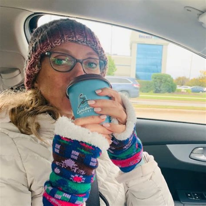 Tabitha Sharp (YouTube Star) - Age, Birthday, Bio, Facts, Family, Net Worth, Height & More