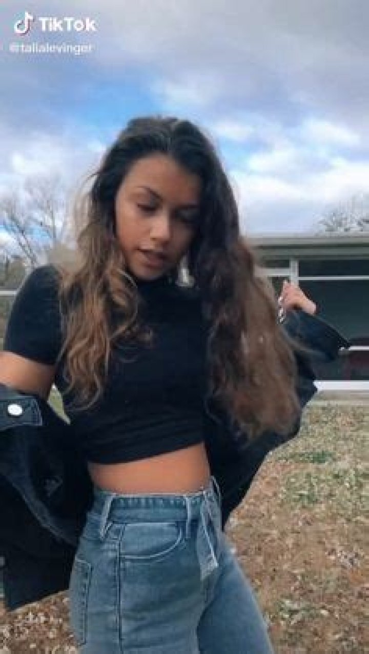Talia Levinger (TikTok Star) - Age, Birthday, Bio, Facts, Family, Net Worth, Height & More