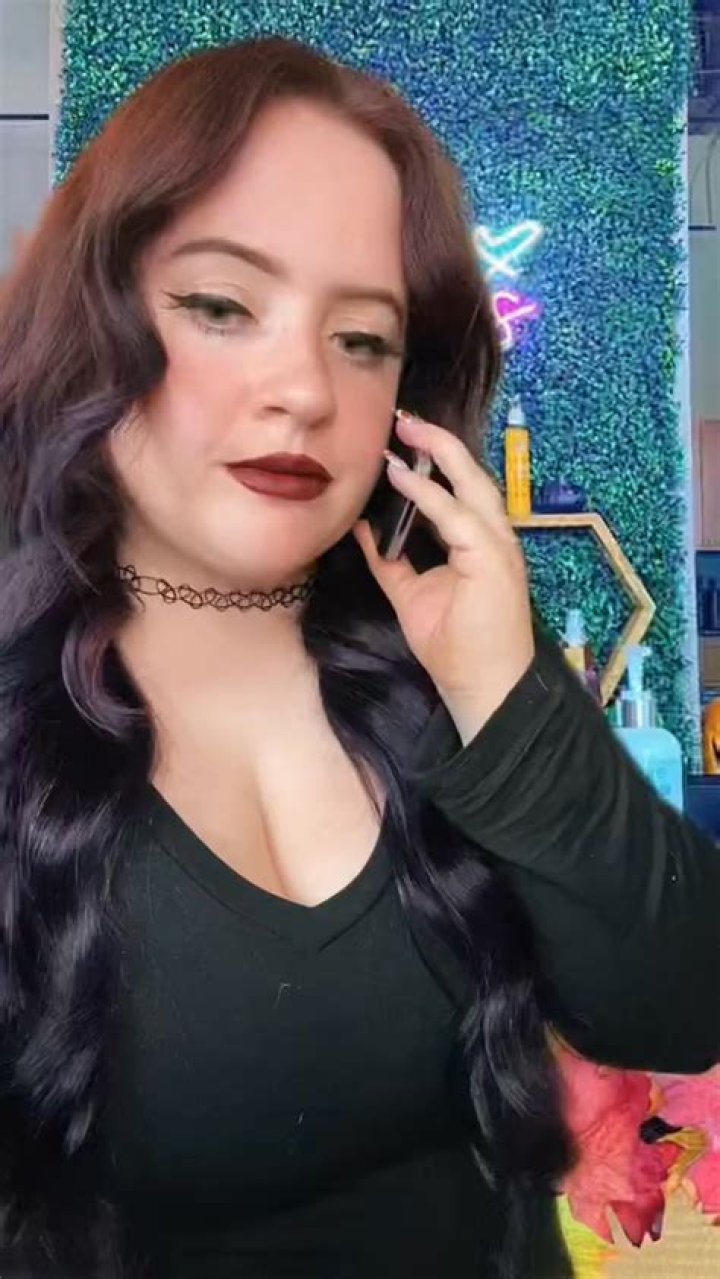 Theresa Van Dam (TikTok Star) - Age, Birthday, Bio, Facts, Family, Net Worth, Height & More