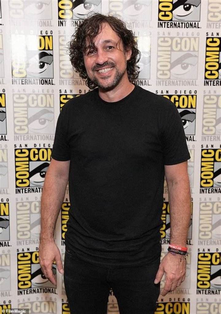 How tall is Thomas Ian Nicholas