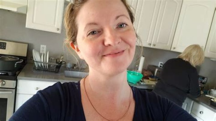 Who is Tia Hernlen? Wiki, Biography, Age, Family & Facts About Julie Hernlen's Daughter