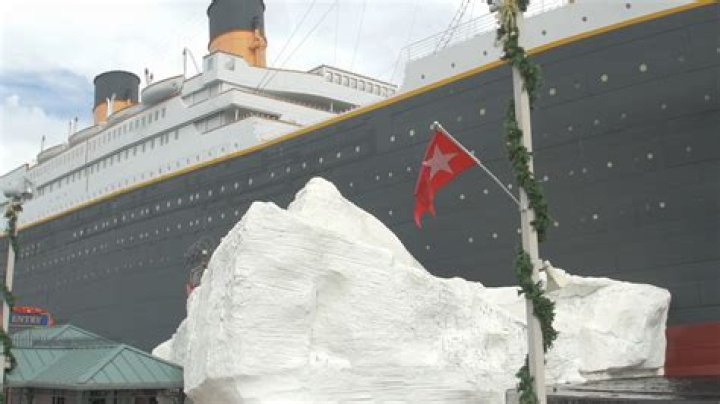 Tourists Can Pay $125,000 To Dive 13,000 Feet Underwater To Titanic