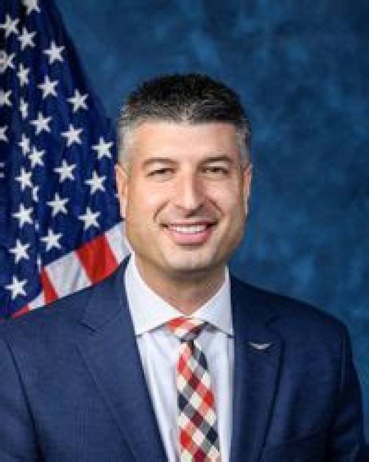 Tom Barrett (Politician) - Age, Birthday, Bio, Facts, Family, Net Worth, Height & More