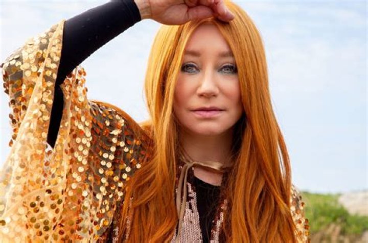 Tori Amos (Cantante rock) - Età, compleanno, biografia, fatti, famiglia, patrimonio netto, altezza e altro
