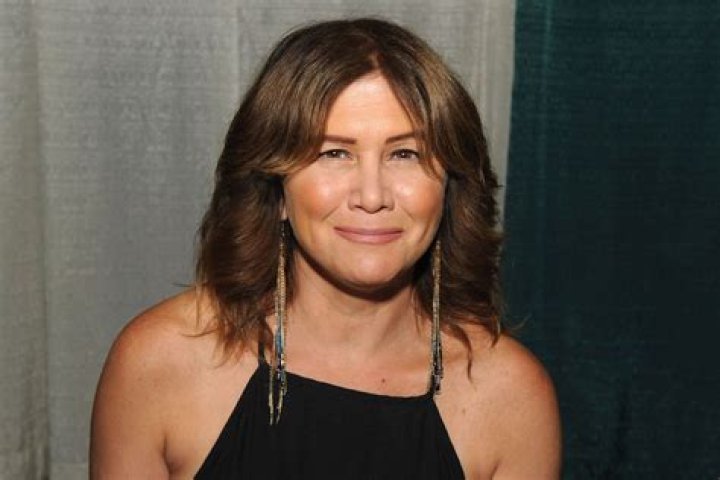 How tall is Tracey Gold