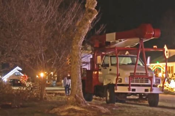 
Tree Trimmer Dies After Falling Into Wood Chipper Across from Kentucky Christmas Light Display 