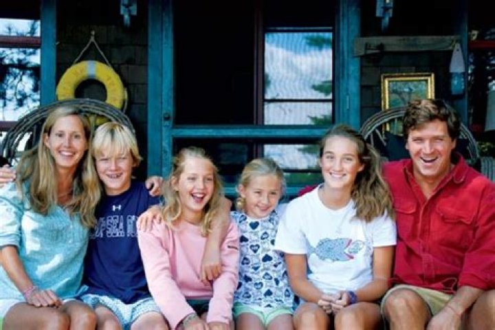 
Tucker Carlson Kids: Meet Hopie, Buckley, Lillie, And Dorothy Carlson, Wife Susan Andrews 