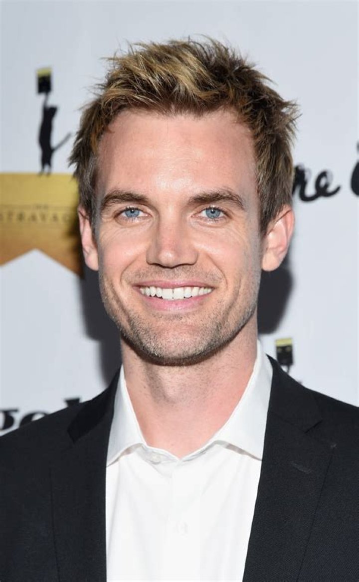 Tyler Hilton Biography, Age, Height, Wife, Net Worth, Family