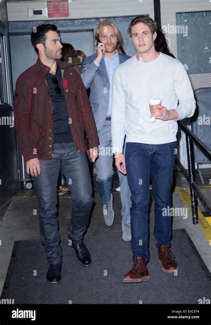 Tyler Hoechlin Height, Weight, Net Worth, Age, Birthday, Wikipedia, Who, Nationality, Biography