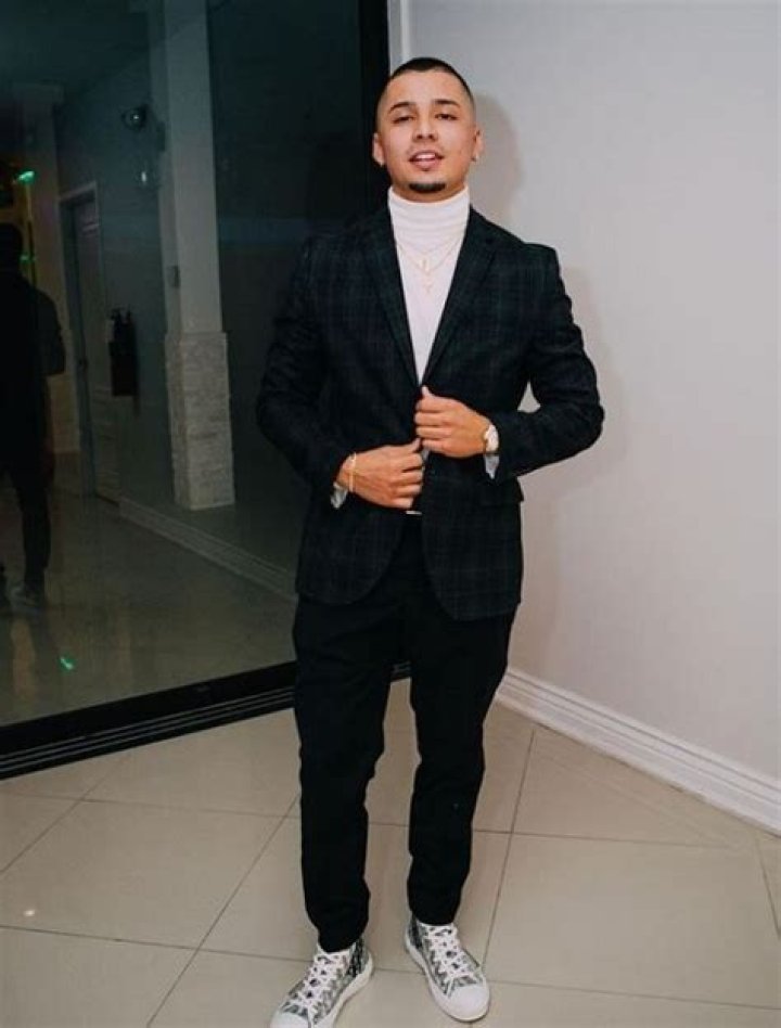 Vlex Galindo (Instagram Star) - Age, Birthday, Bio, Facts, Family, Net Worth, Height & More