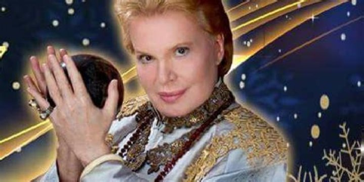 Walter Mercado (TV Show Host) - Age, Birthday, Bio, Facts, Family, Net Worth, Height & More