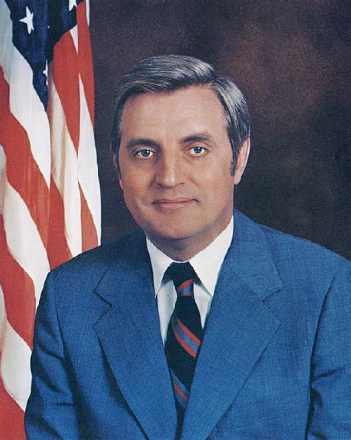 Walter Mondale Biography, Age, Height, Wife, Net Worth, Family