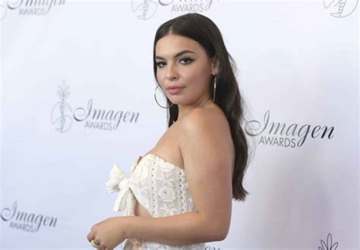 
Who is Isabella Gomez? Age, Measurements, Boyfriend, Parents 