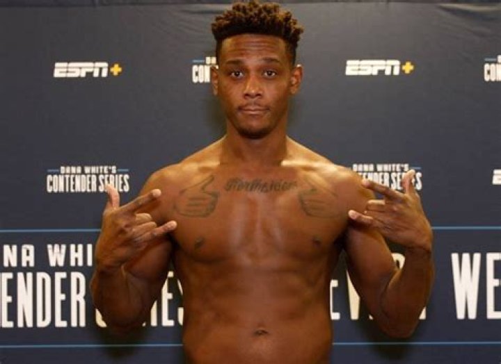 
Who Is Jamahal Hill Married To? Details About His Wife And Daughter 