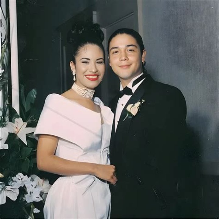 Why did Vanessa Villanueva and Chris Perez get divorced?