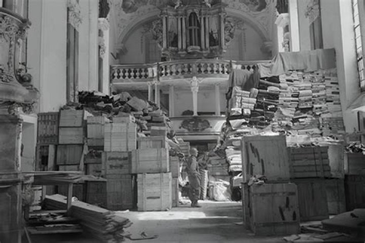 Broken Seal Of 14th-Century Pope Found In Poland