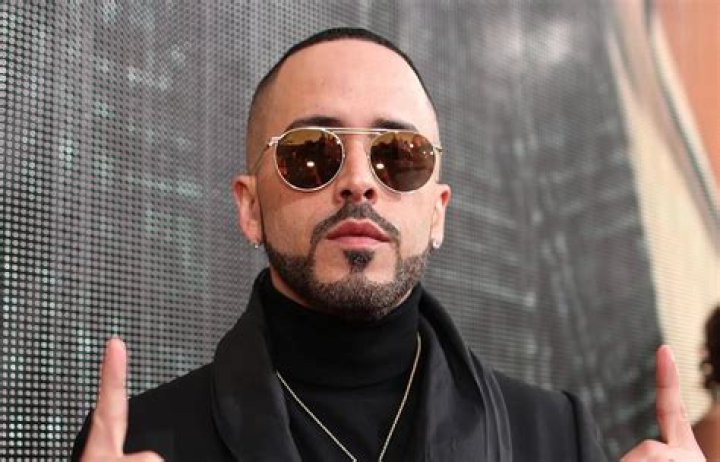 How tall is Yandel
