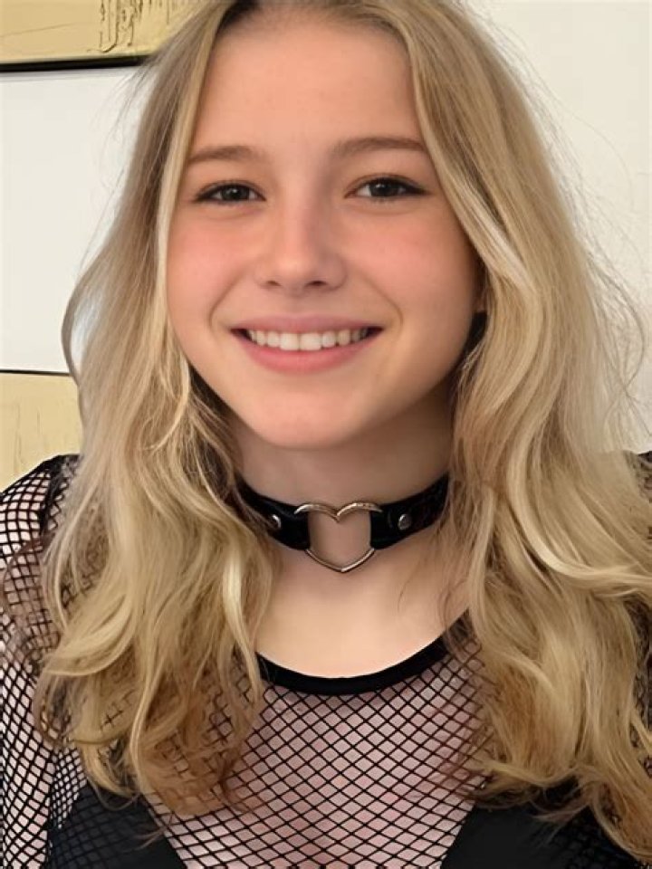 Zoe Moore Biography, Age, Height, Husband, Net Worth, Family